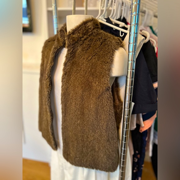 Tristan Faux Fur Vest - Picture 4 of 4